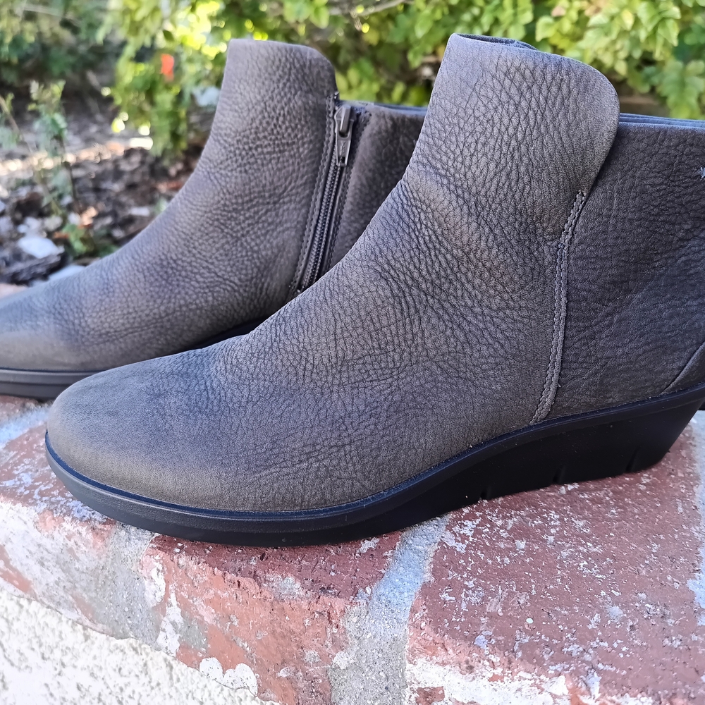 Ecco Skyler Gray Ankle Booties